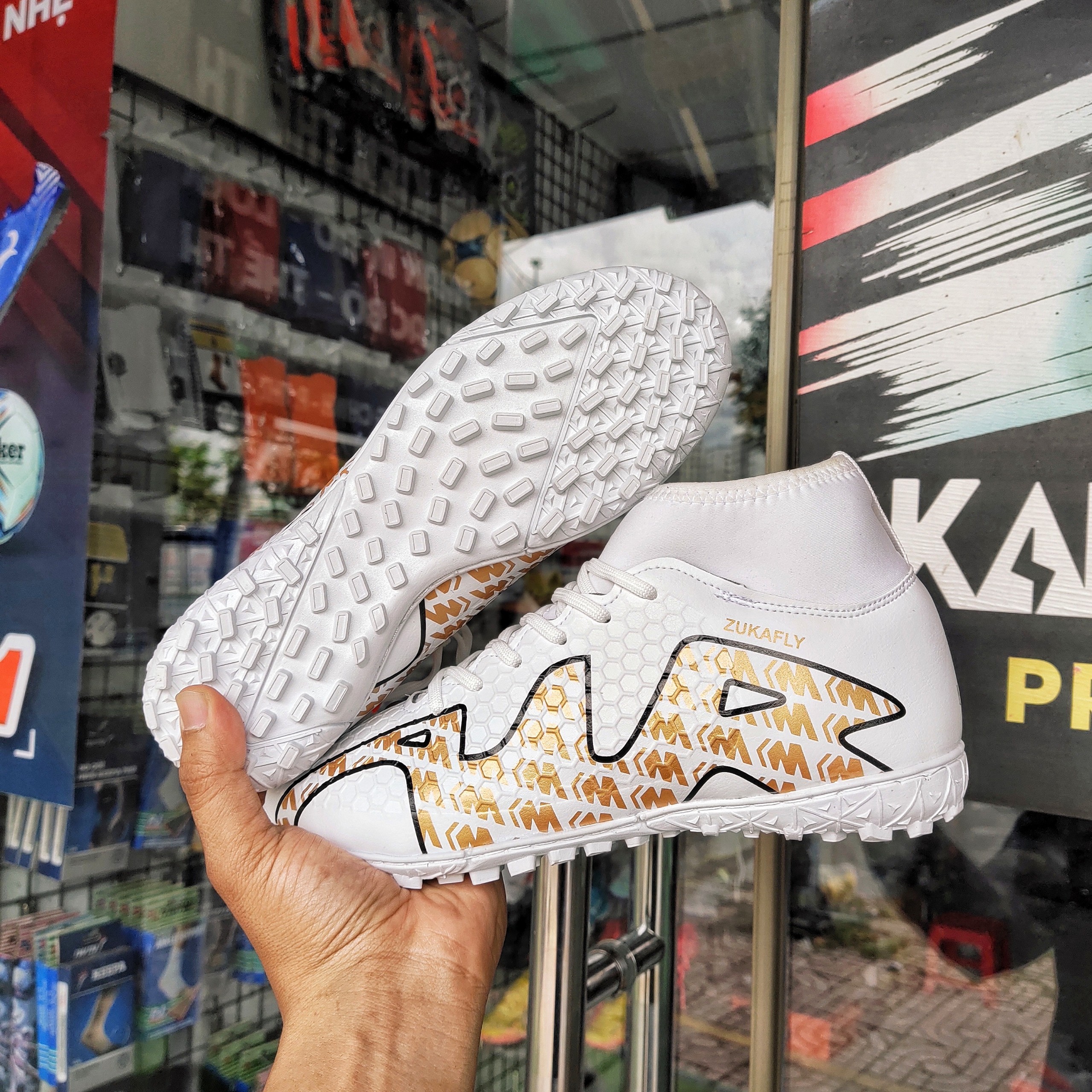giày đá bóng cao cổ tf ( tặng khâu đế + tất + túi rút + hộp )
