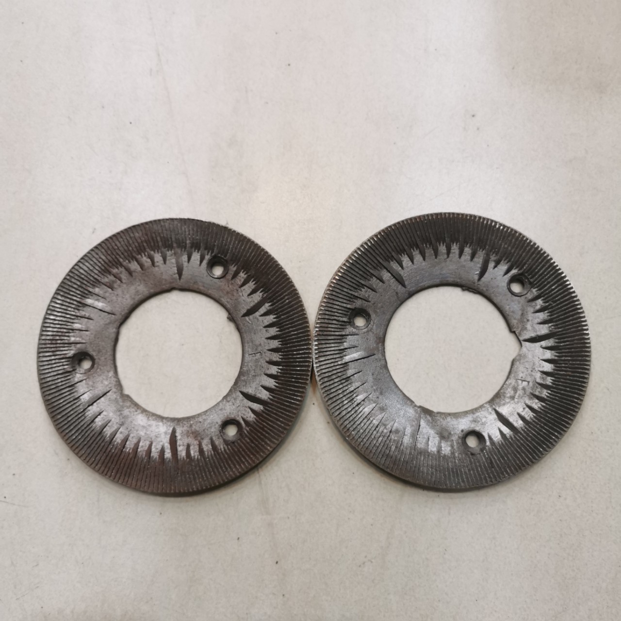 Cặp 2 Chiếc Đá Gang Dùng Cho Máy Xay Nghiền Bột Khô