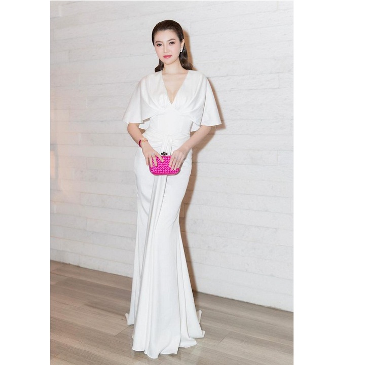 ĐẦM DẠ HỘI TRẮNG TAY CÁNH DƠI