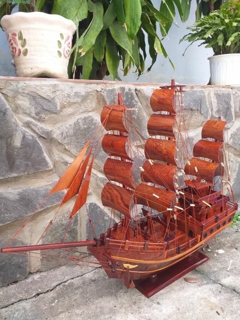 Thuyền gỗ hương - thuận buồm xuôi gió