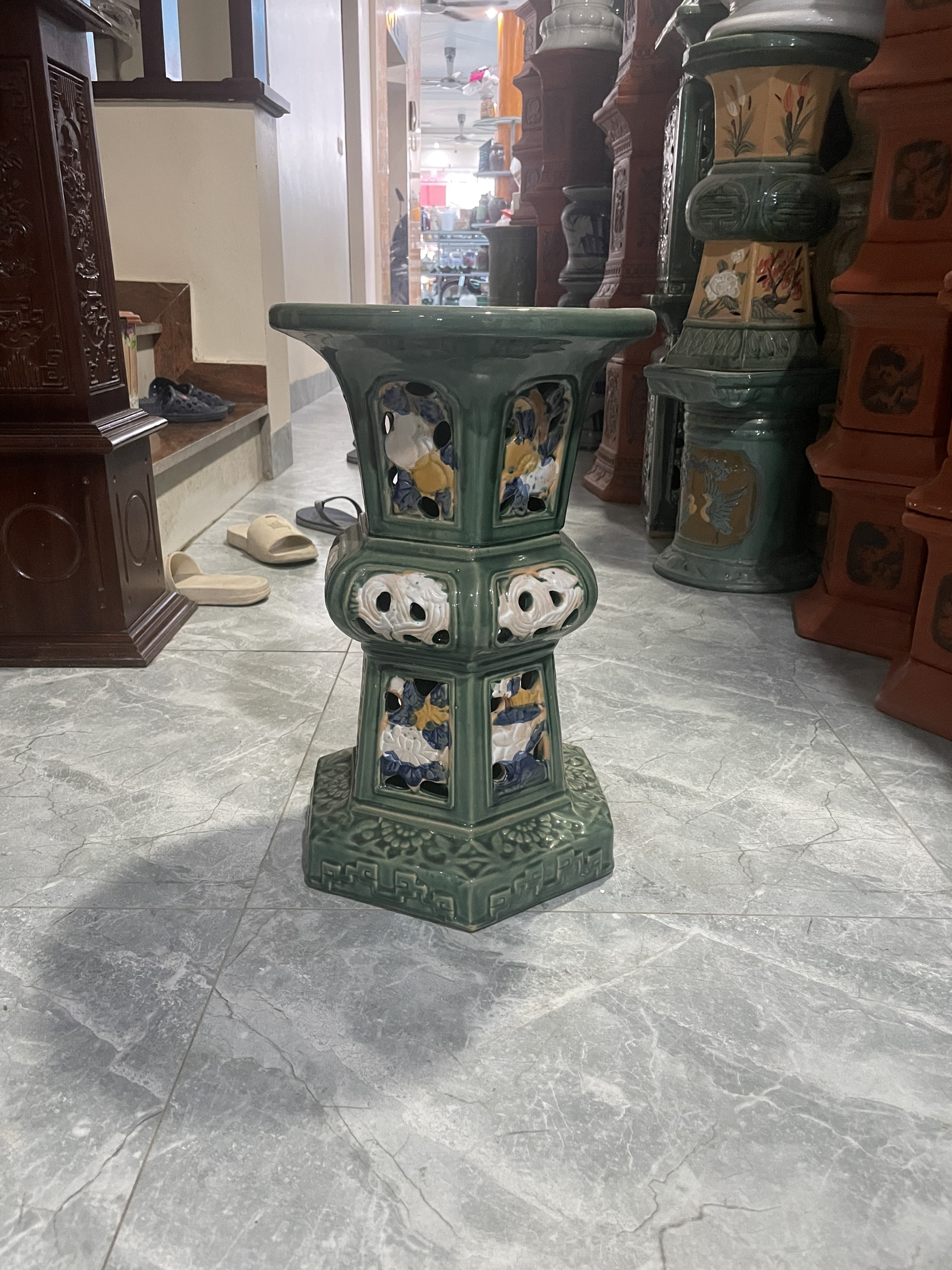 Đôn gốm men xanh/ Khắc nổi thủ công nghệ thuật - Bệ đỡ chậu cây gốm sứ- Gốm sứ Bát Tràng