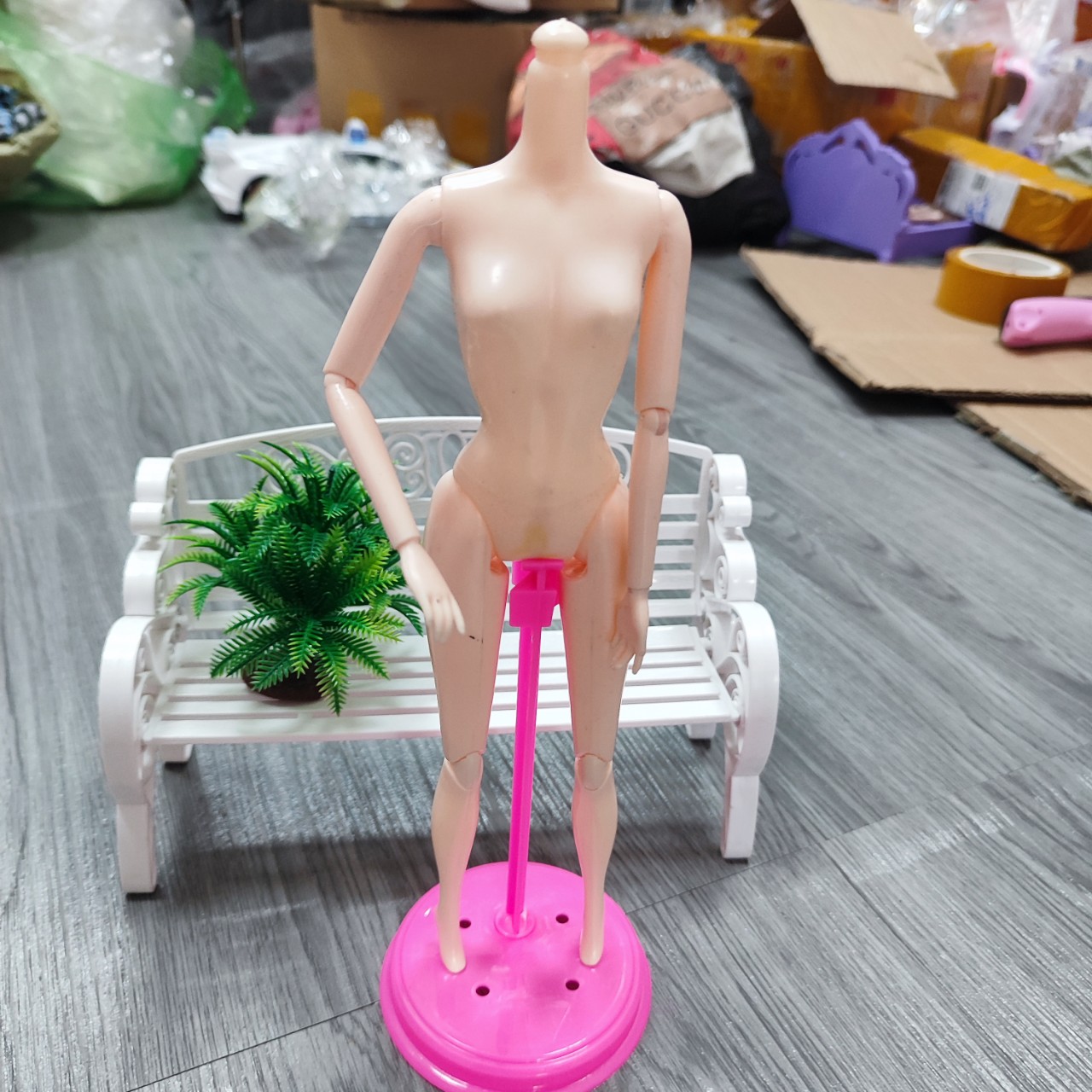 Giá đỡ cho búp bê barbie ,búp bê ken 30cm