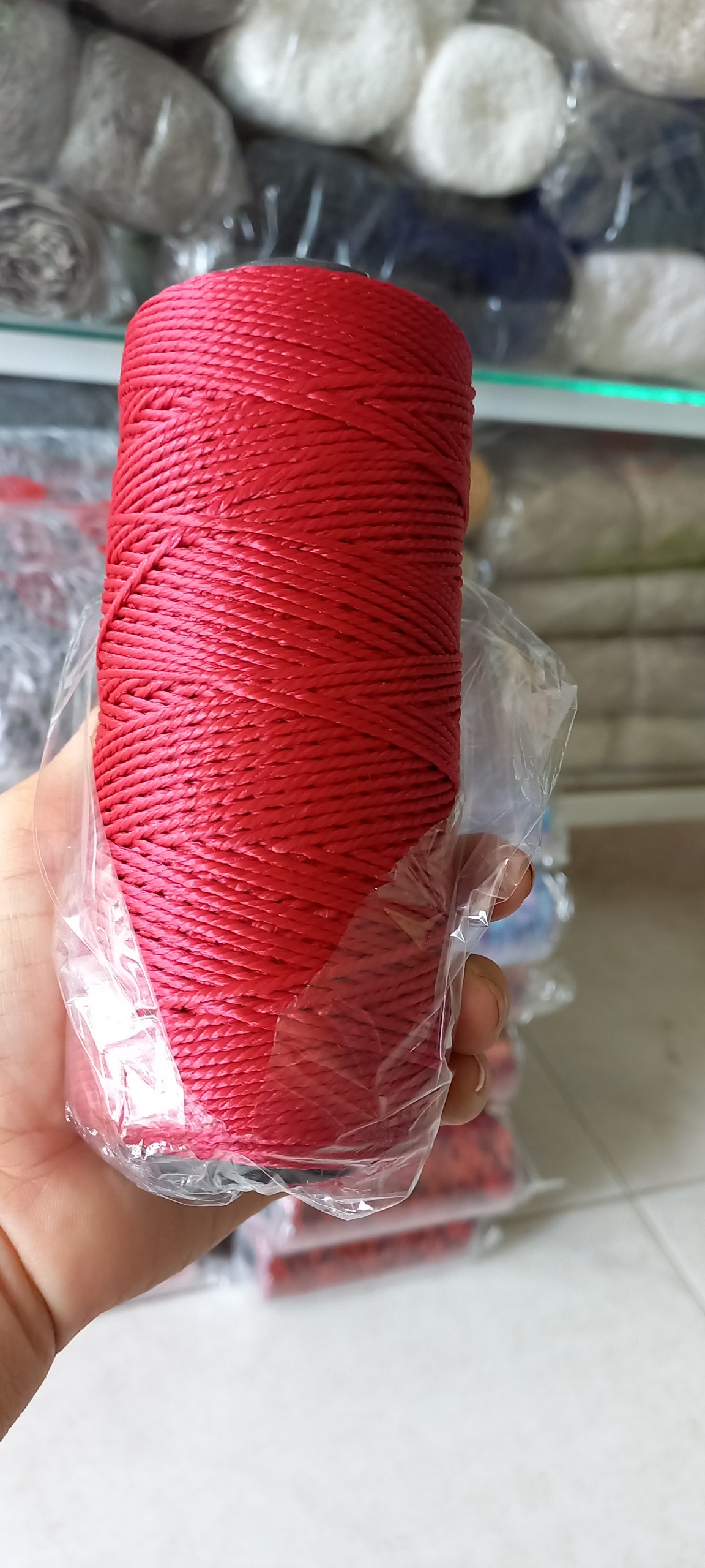 Sợi thô đan móc túi xách, nón, giày dép màu đỏ đô