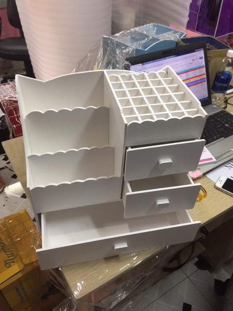 Kệ đựng Mỹ phẩm trắng sang trọng