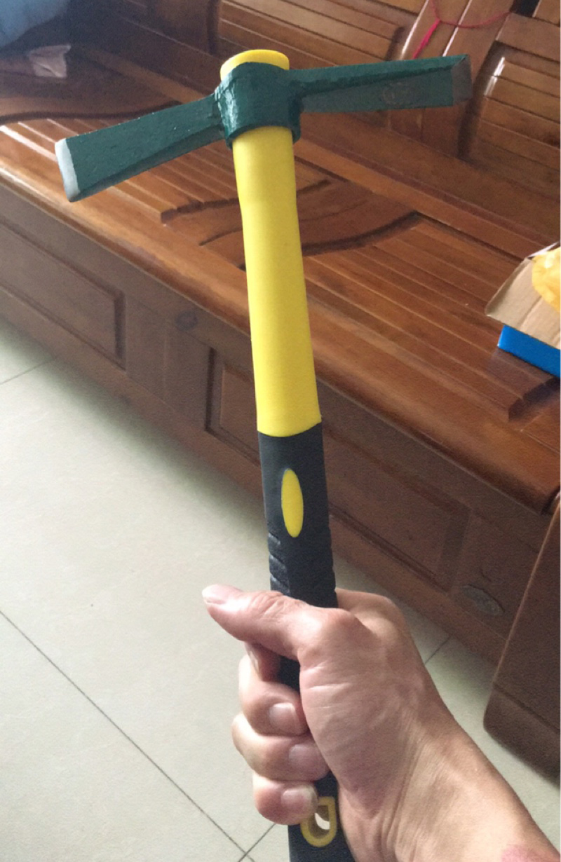 Cuốc chim cán vàng đen chống trượt