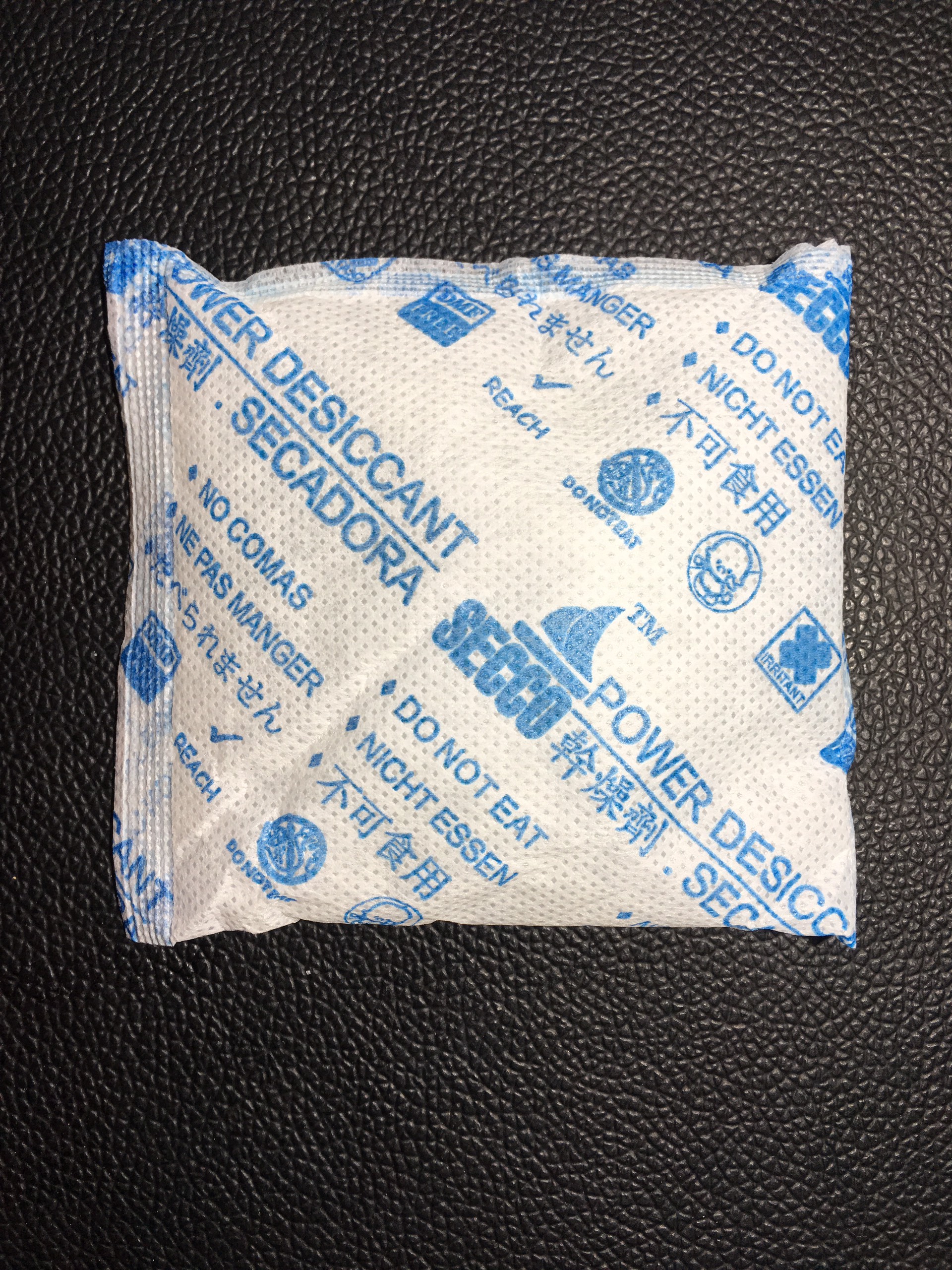 1 Kg gói hút ẩm loại 50 gram (Tặng 2 cuộn băng keo văn phòng)
