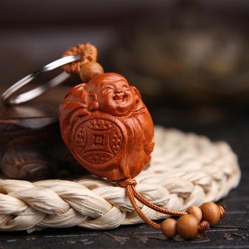 Móc khóa gỗ thủ công khắc hình phật di lặc cầm tiền