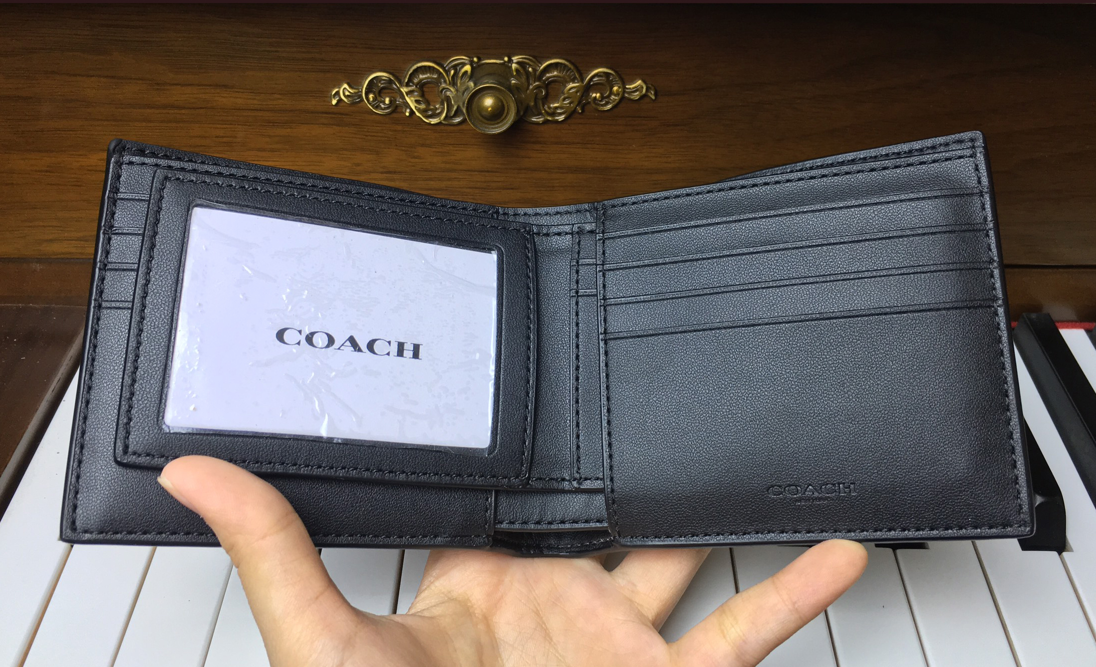 Ví Coach Nam Double Billfold 11945 Logo C hình Robot