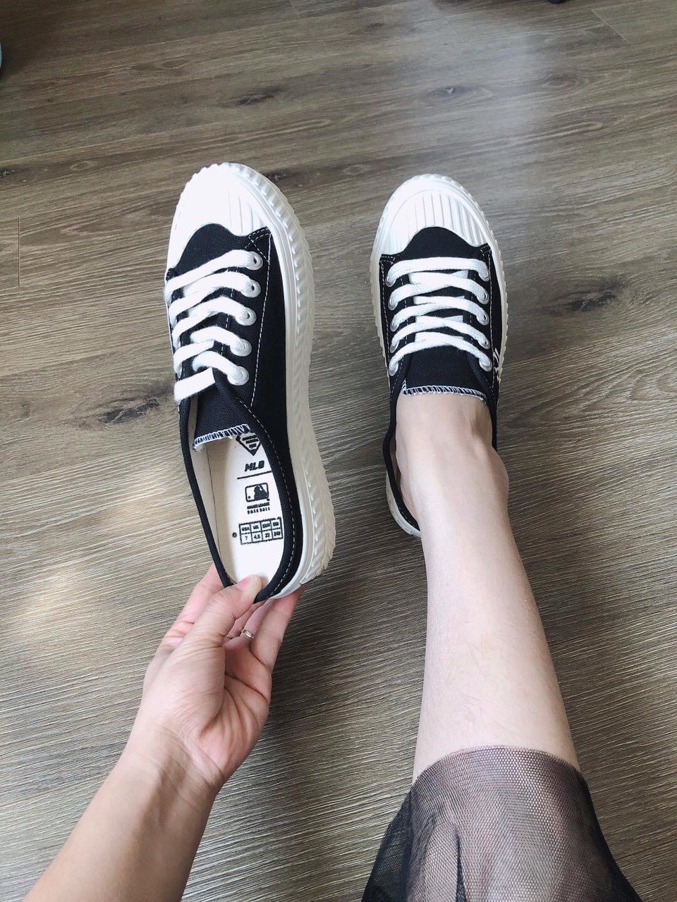 Giày sục nâng đế bạc