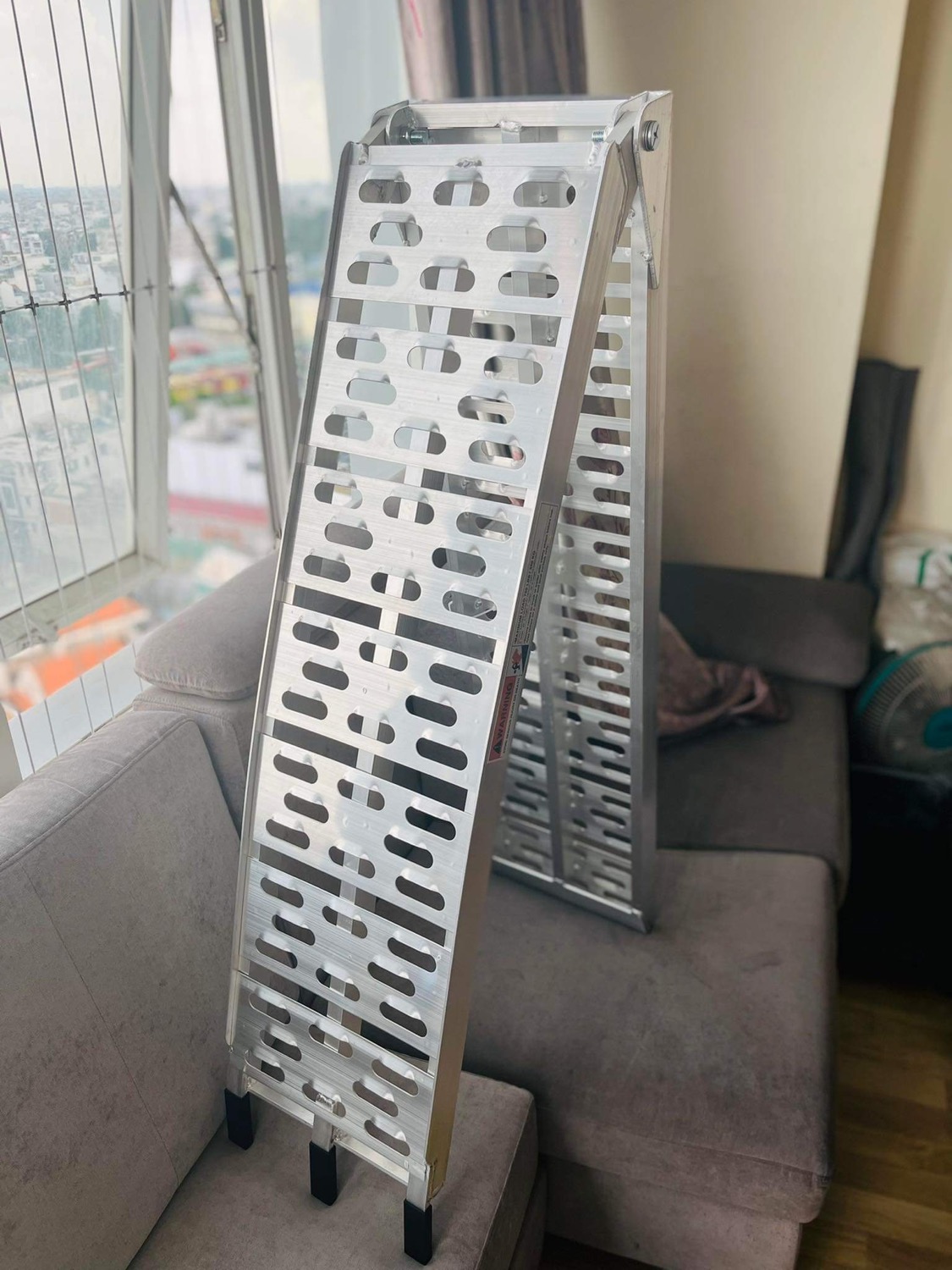 THANG DẪN XE MÁY LÊN XE BÁN TẢI