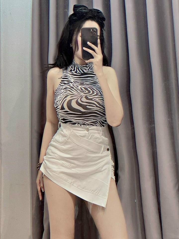 Quần shorts đắp chéo tà cực xinh , chất kaki dày dặn co giãn