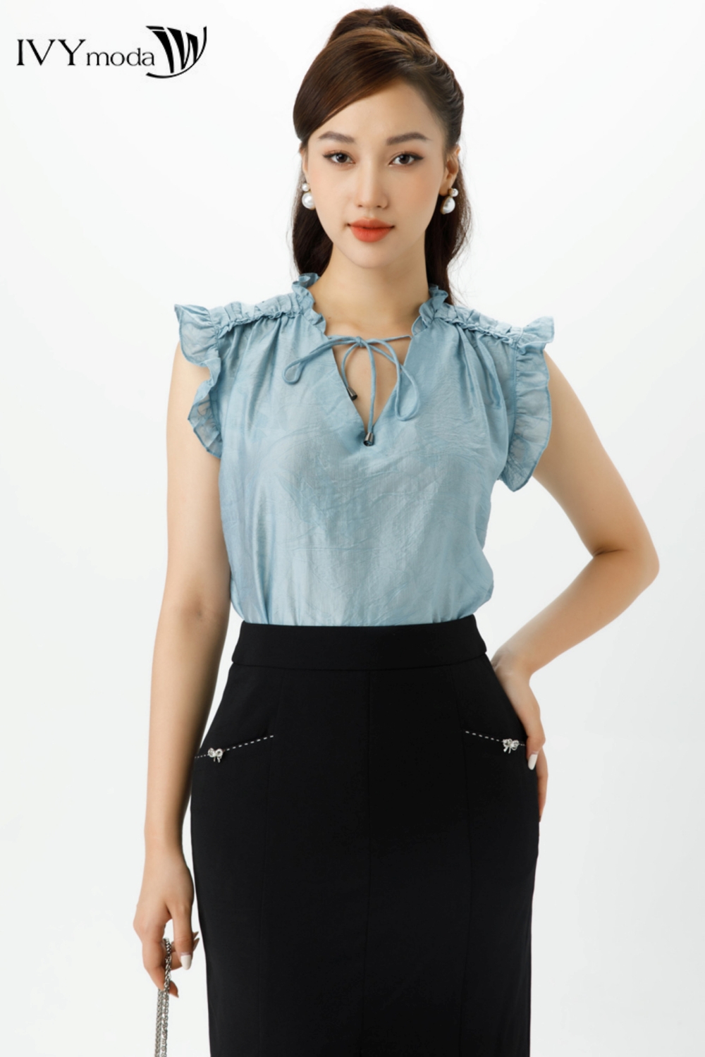 Áo lụa dập nổi nhấn bèo IVY moda MS 16M7473