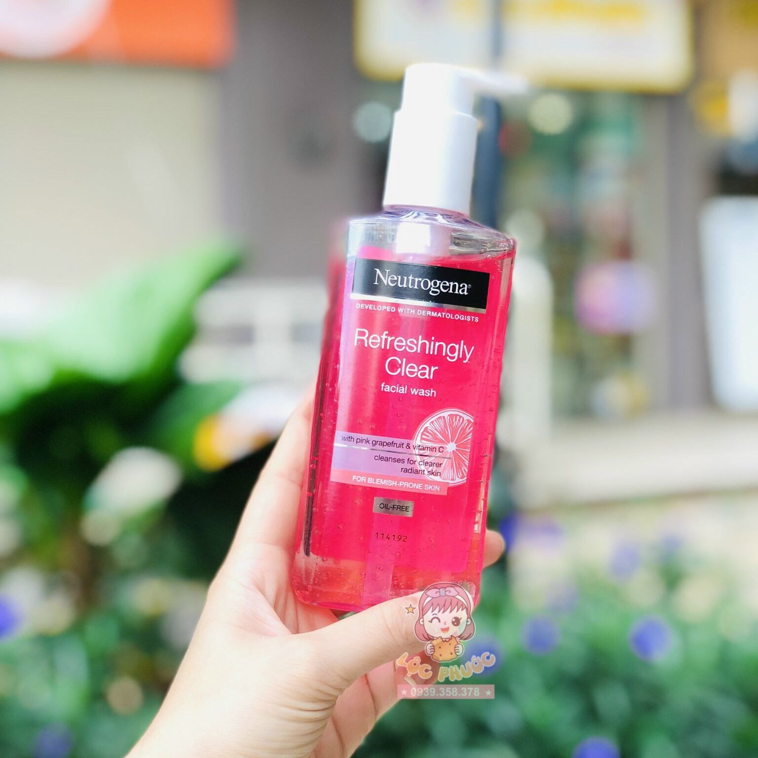SỮA RỬA MẶT NEUTROGENA REFRESHINGLY CLEAR 200ML