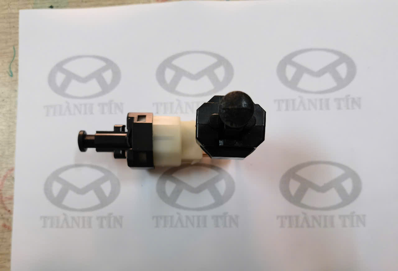 Công tắc báo đèn phanh Chery QQ3/Daewoo Matiz 1,2