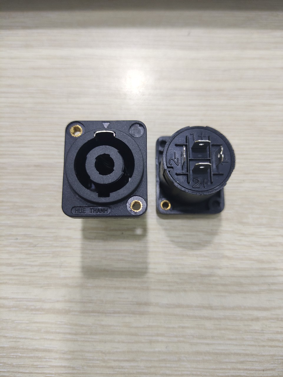 Jack loa Speakon Cái nhựa