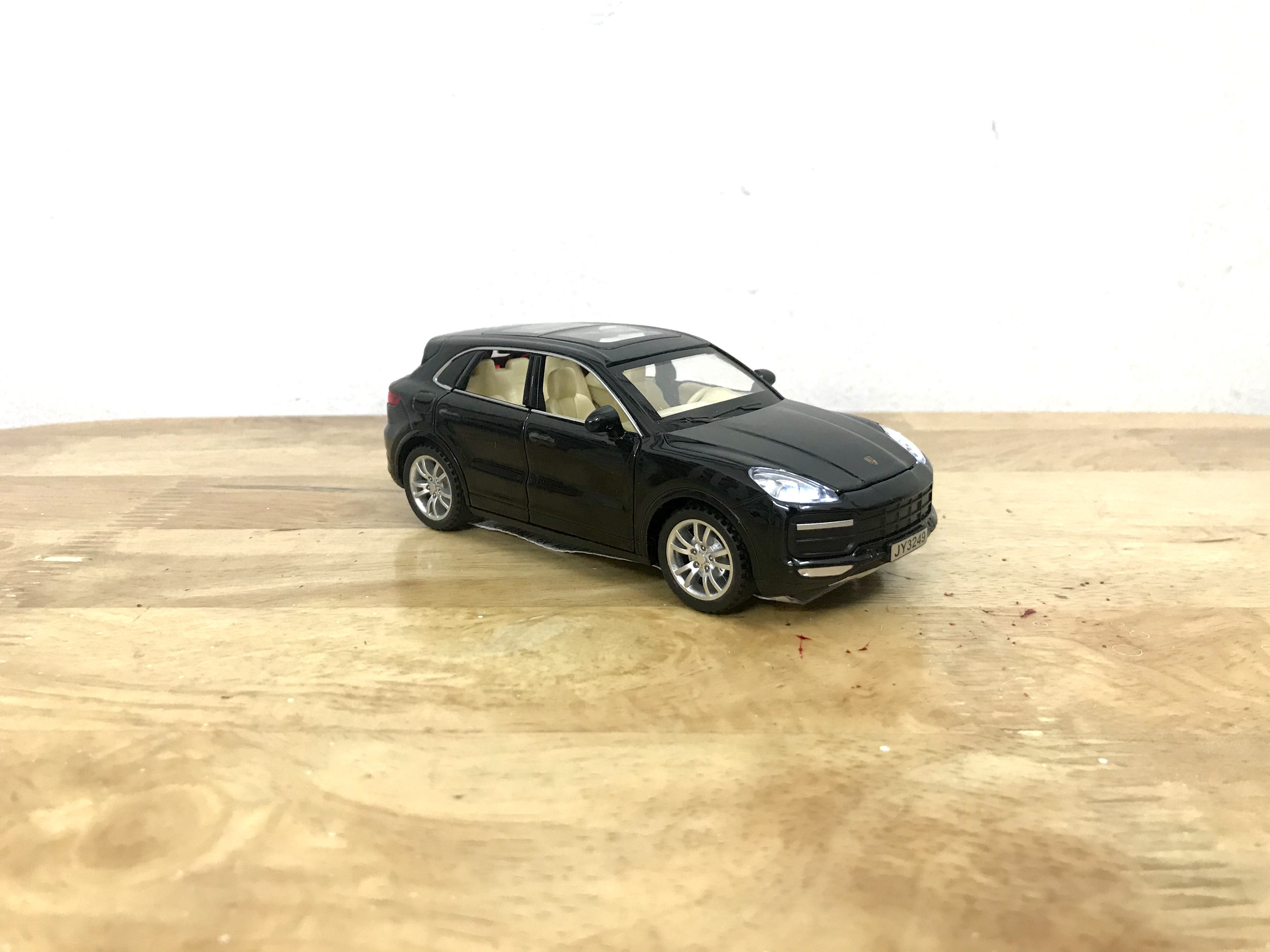 Mô hình xe Porsche Cayenne _ Tỷ lệ 1:32