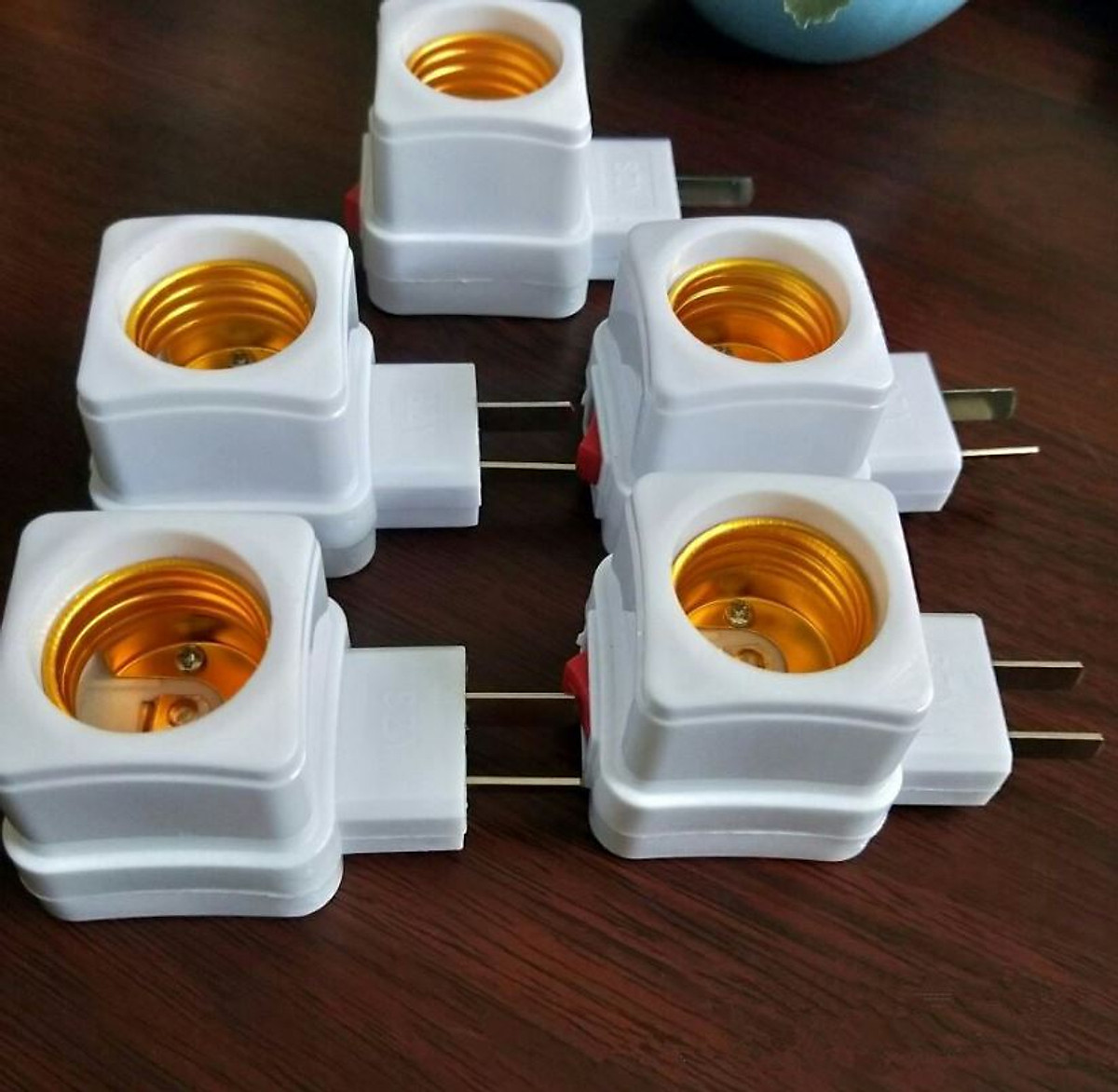 ĐUI ĐÈN E27 VUÔNG CÓ CÔNG TẮC