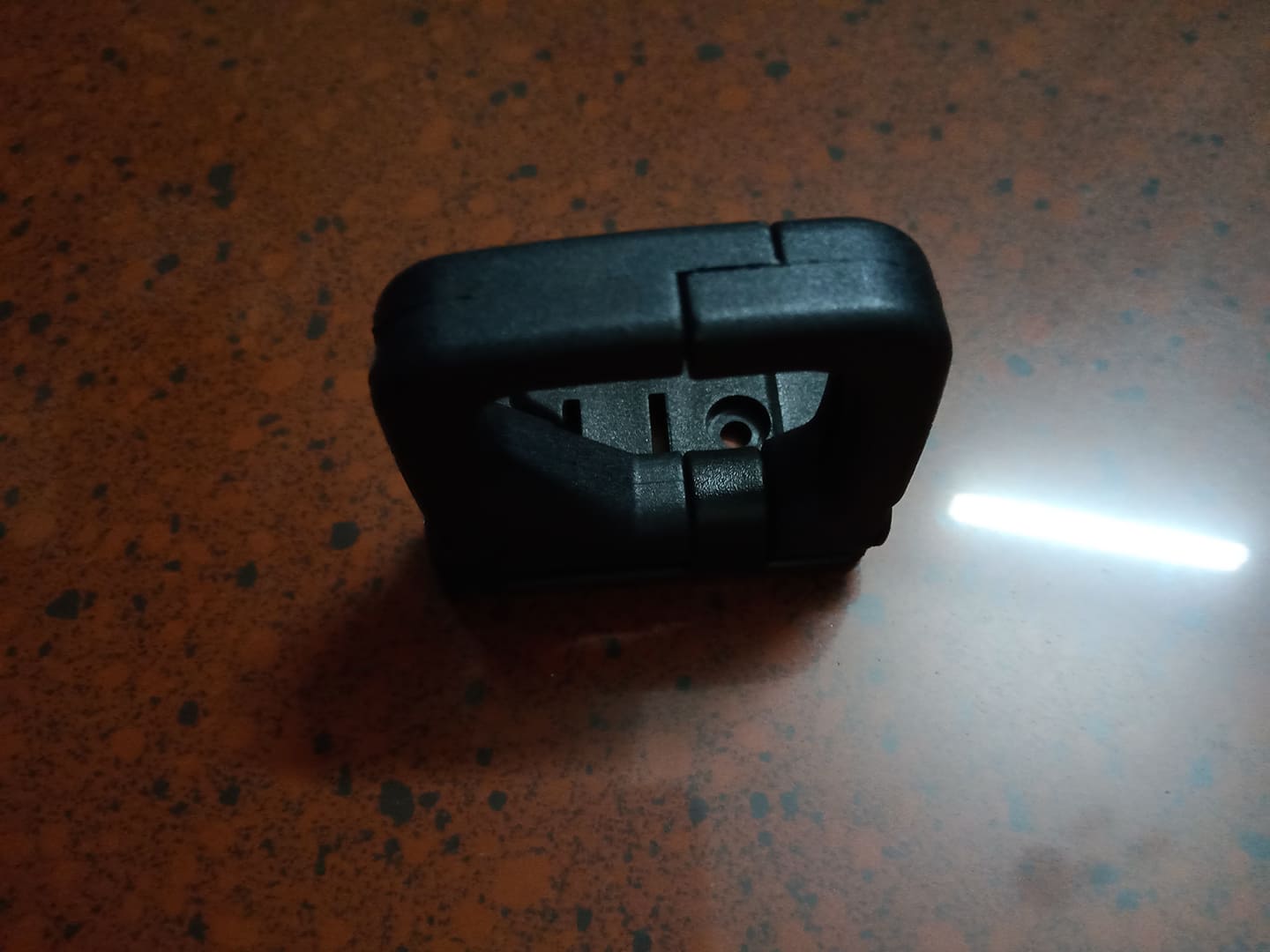 Móc treo đồ SH, Lead