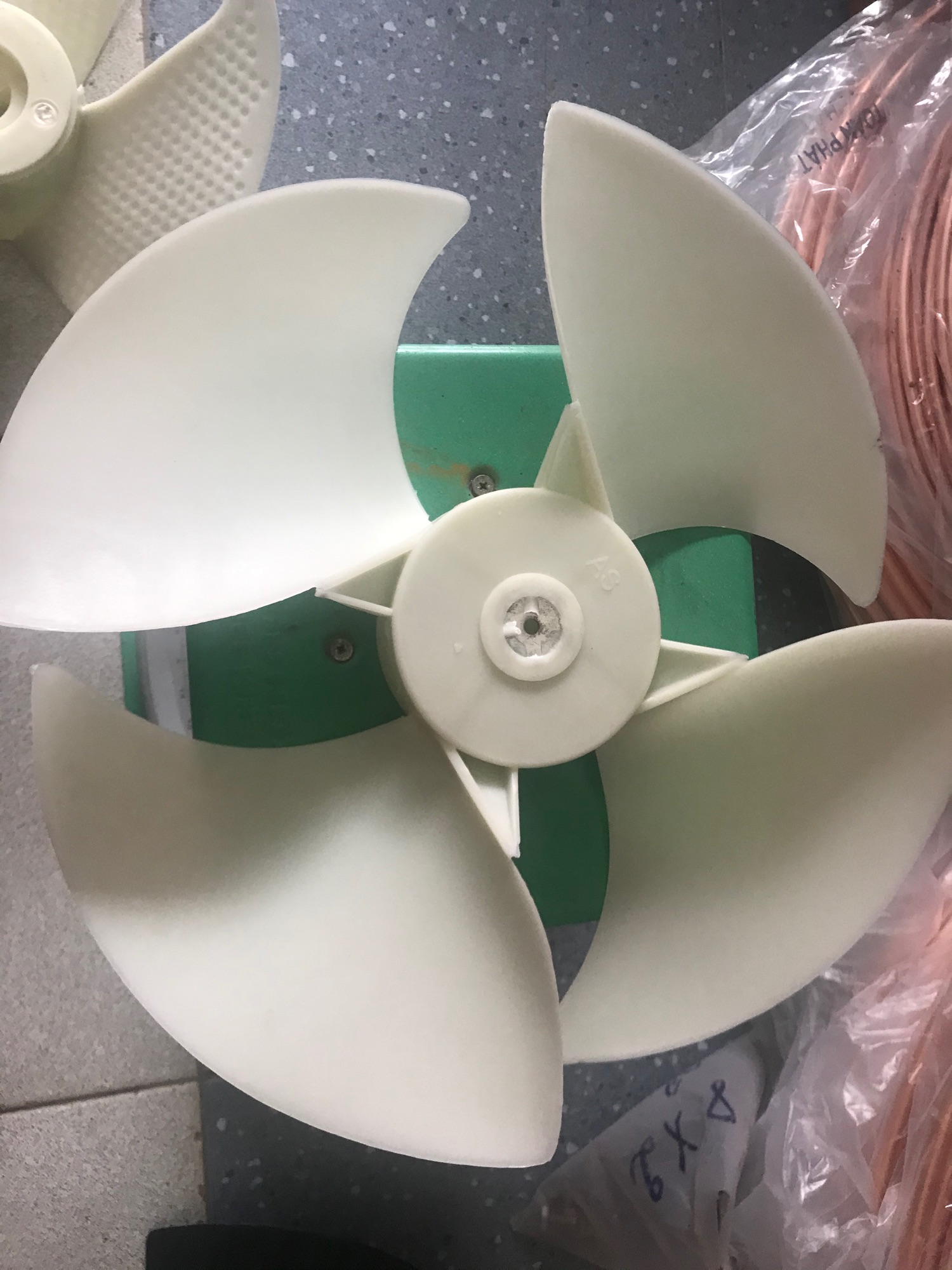 Cánh quạt dàn nóng điều hoà 4cánh thuận 40cm