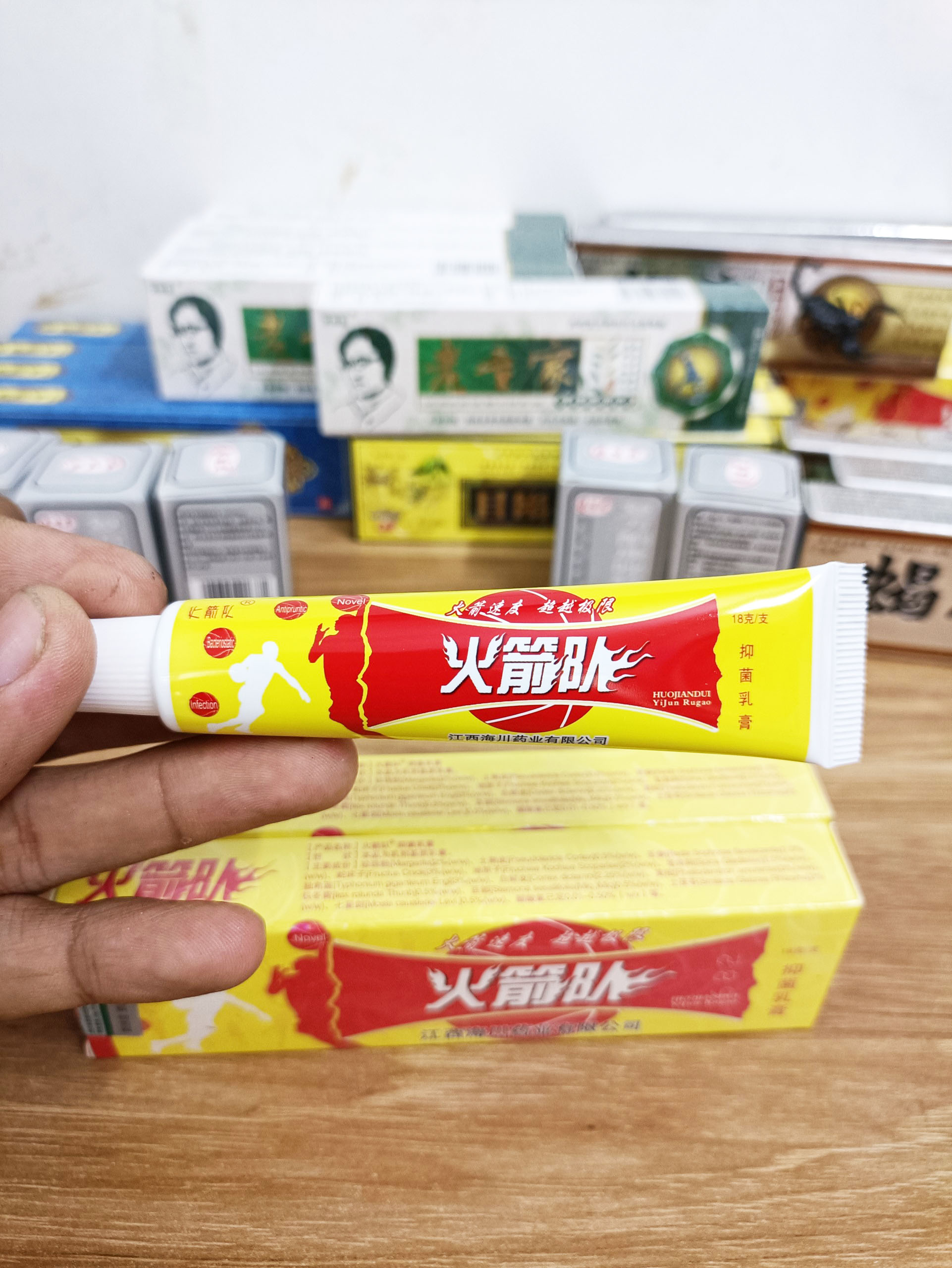 Combo (2 tuýp) Kem Bôi Da Liễu Nấm, Ngứa,Côn Trùng Đốt,Zona