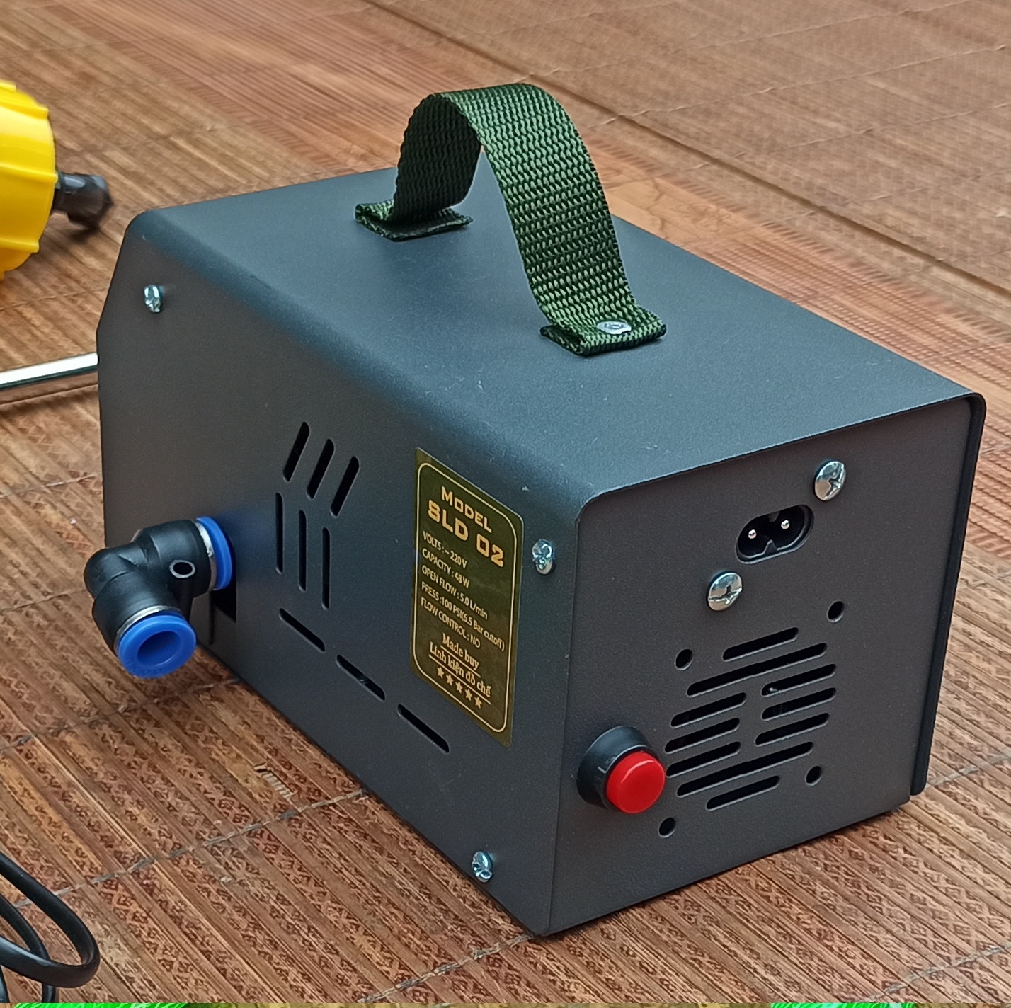 Máy rửa xe mini