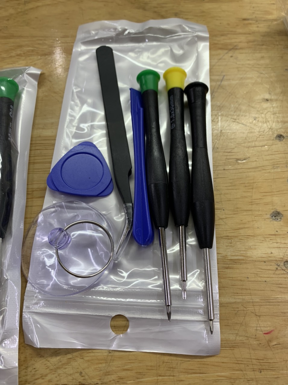 Bộ vít mở iphôn 5/6/7/8/X nhỏ gọn 7in1