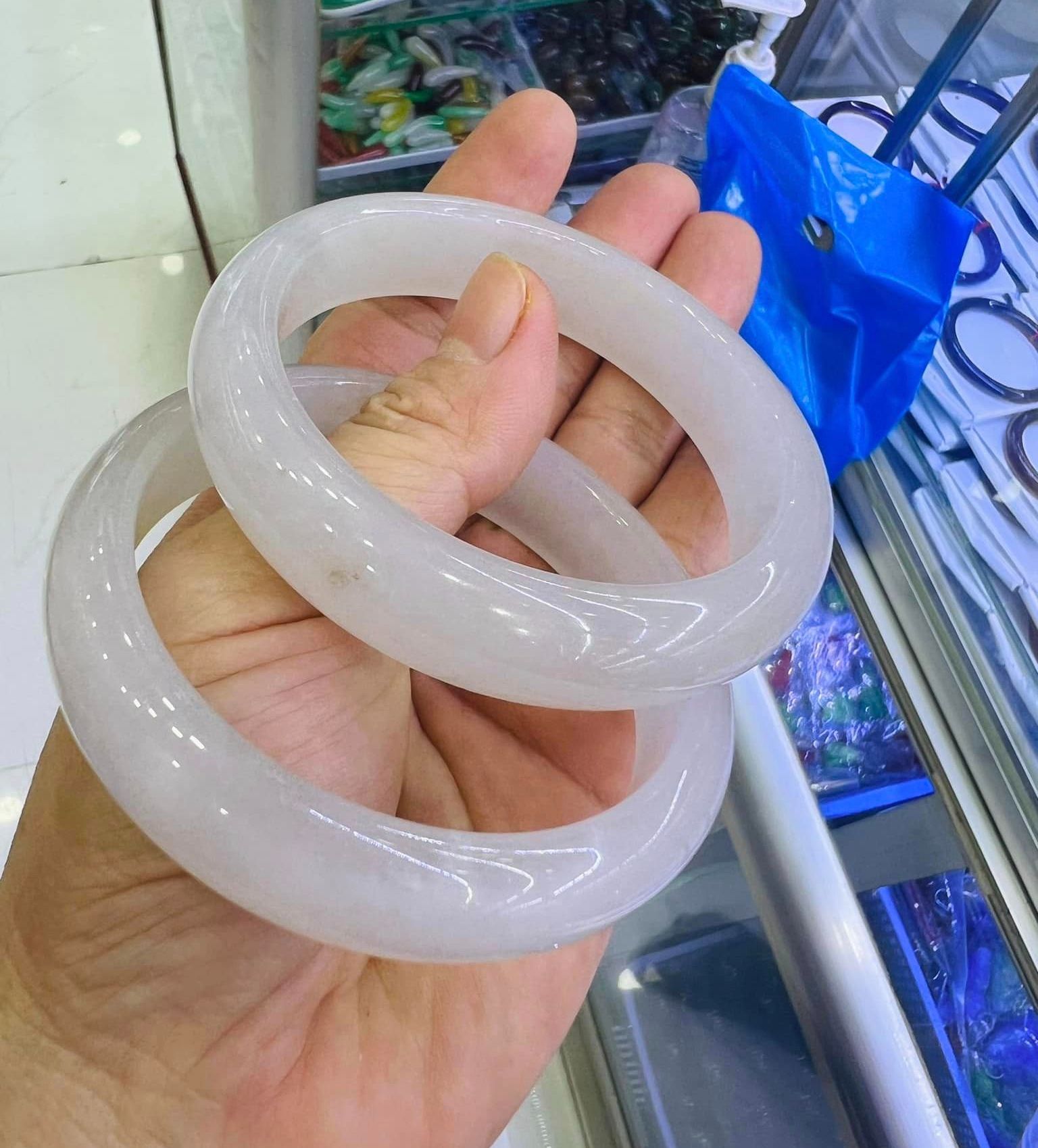 Vòng liền khối cẩm thạch trắng size lớn