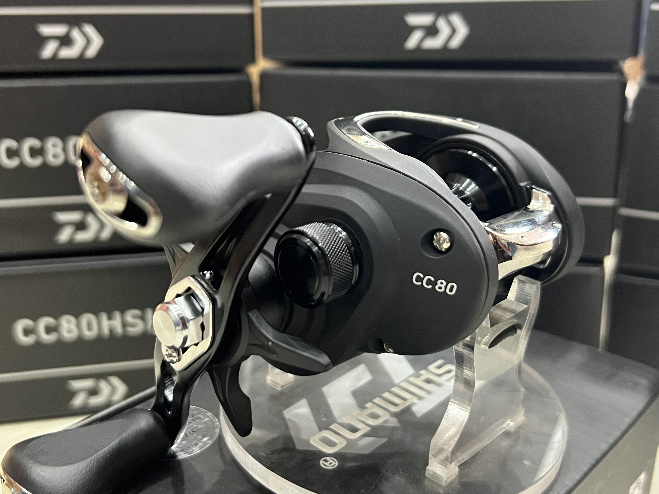 máy câu ngang Daiwa CC80 HSL