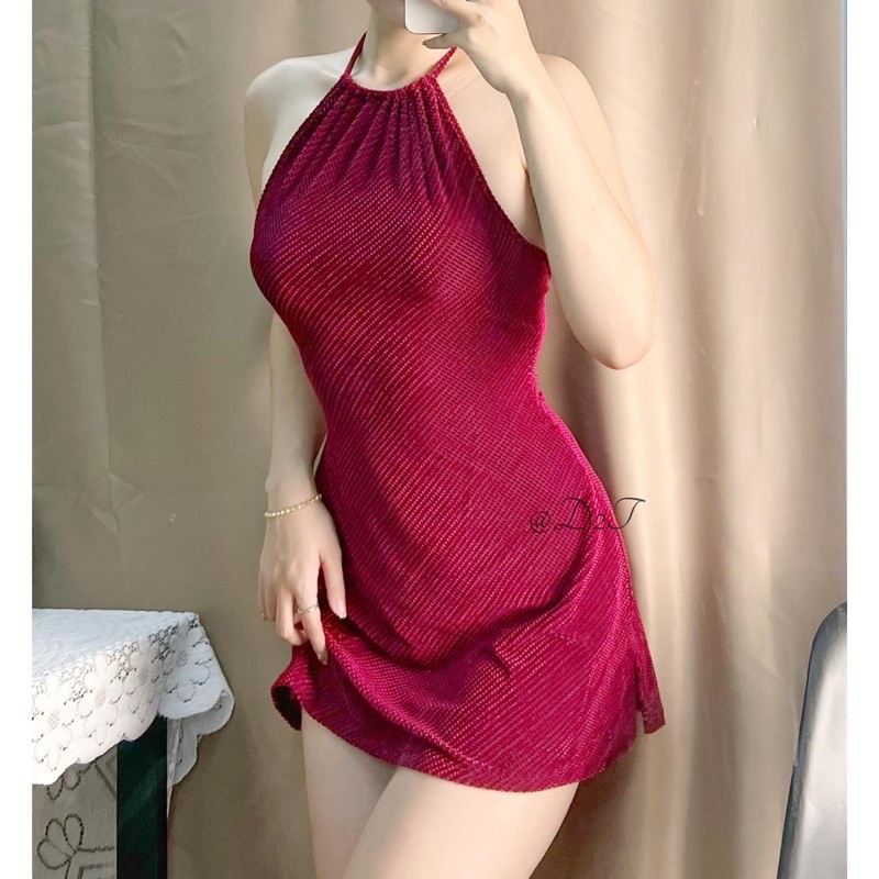 Đầm Nhung Cổ Yếm Xẻ Đùi