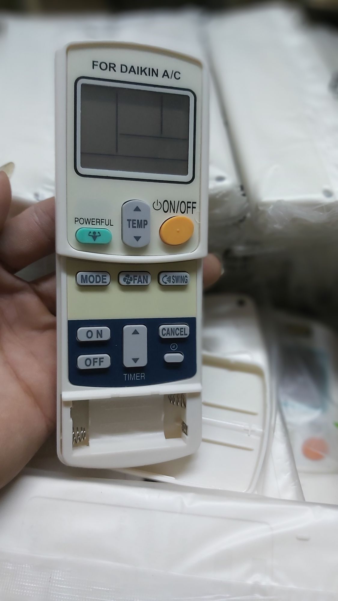 khiển điều hòa DAKIN 1nut xanh