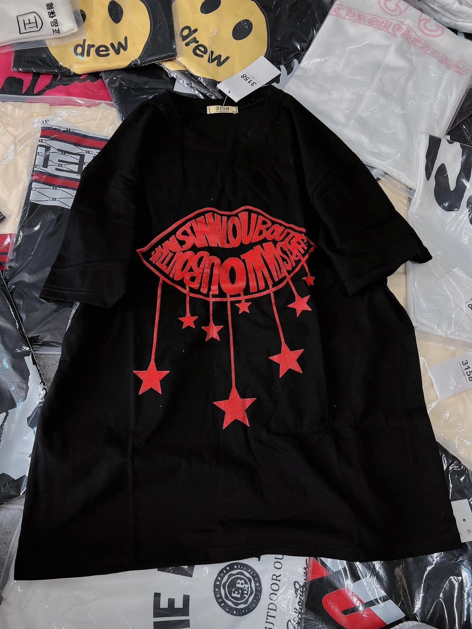 Áo thun Form áo unisex nam nữ đều mặc được.logo in môi và lưỡi siêu xinh,chất cotton.