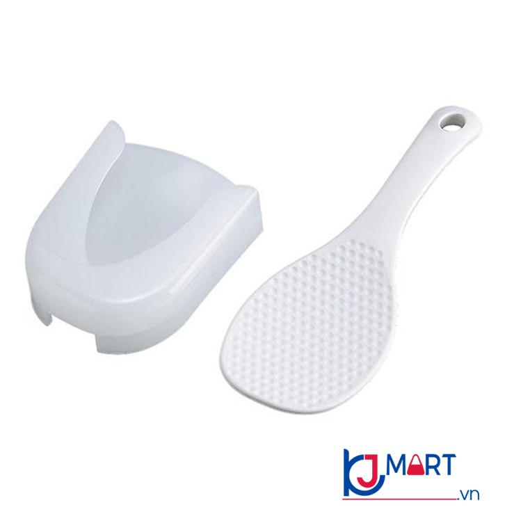 Muôi xới cơm kèm giá đựng có miếng hit Nhật Bản.