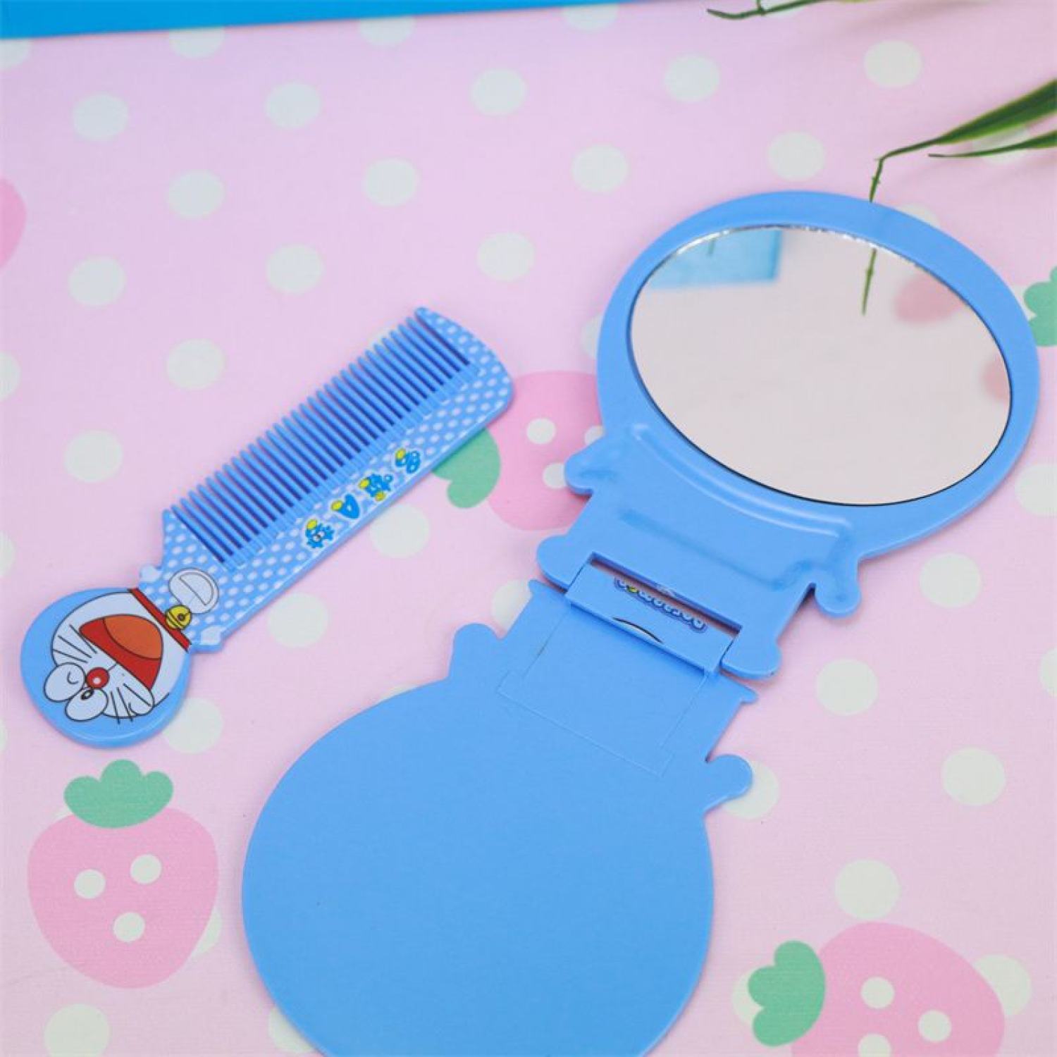 Gương kèm lược Doraemon xinh xẻo 😚😚