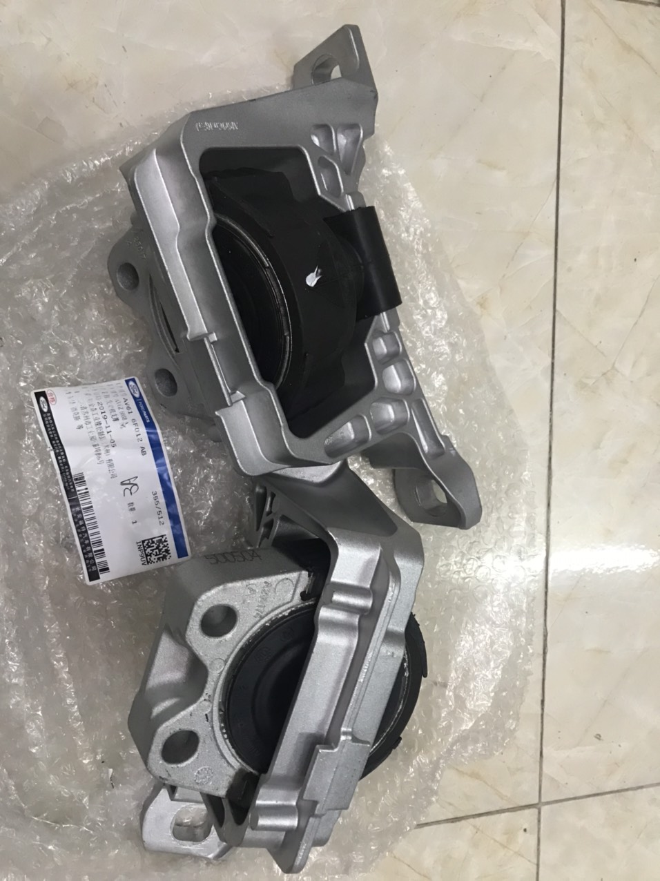 Chân đầu máy Ford Focus 05-15 Xịn – AV616F012AB