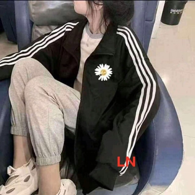 [FREESHIP] Áo khoác khoá dây kéo 3 sọc trắng hoa cúc, cam kết hàng đúng mô tả, chất lượng đảm bảo an toàn đến sức khỏe người sử dụng, đa dạng mẫu mã, màu sắc, kích cỡ
