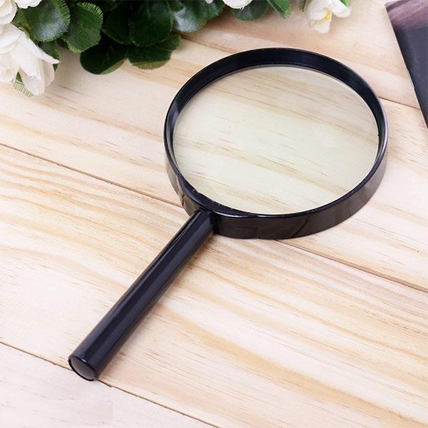 Kính lúp nhựa đen bán kính 60mm dài 13cm