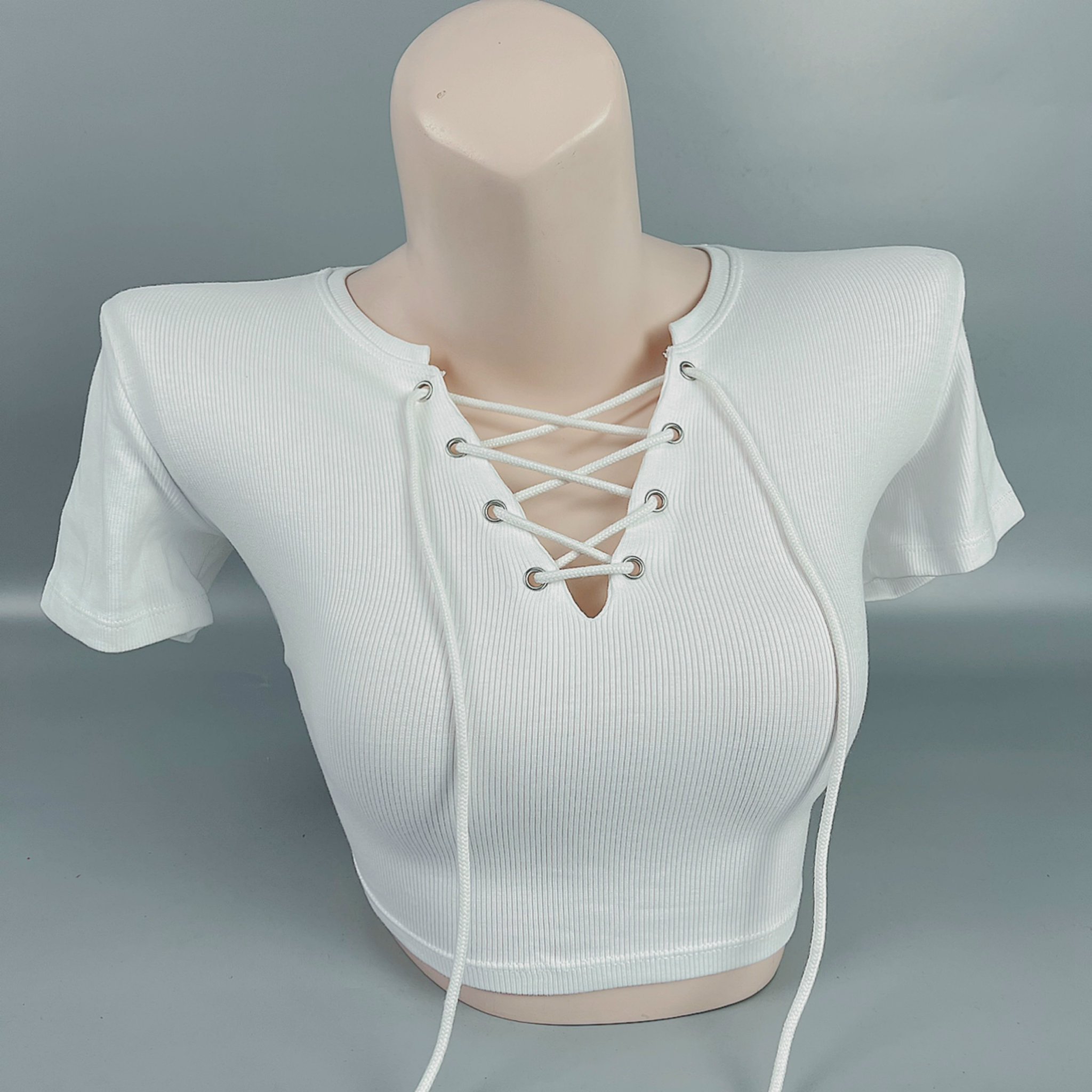 Áo croptop thun gân đục lỗ đan dây sexy cực