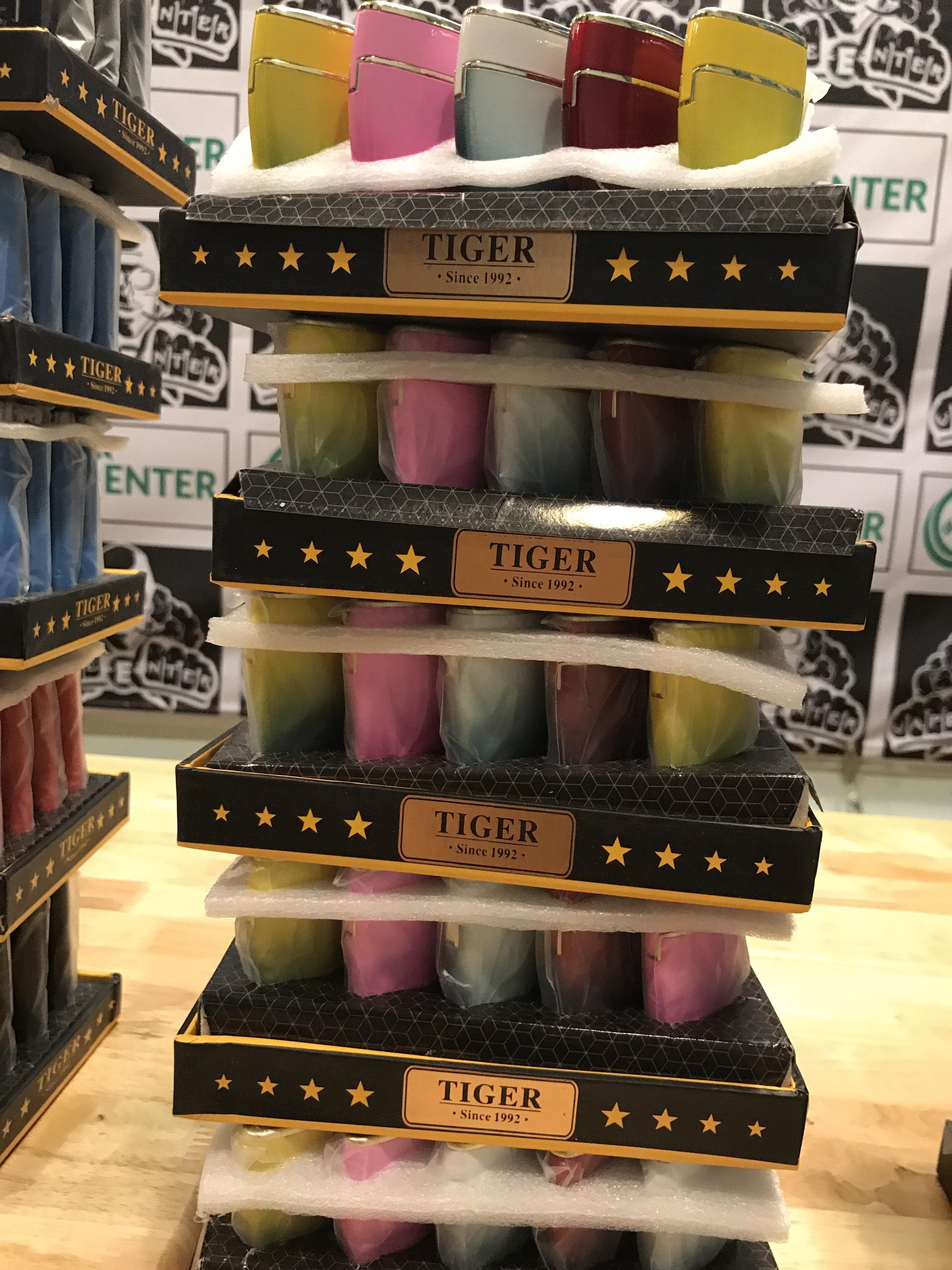 Bật Lửa Tiger Lửa Khò Đỏ -Kiêm Giá Đỡ Điện Thoại [Authentic]