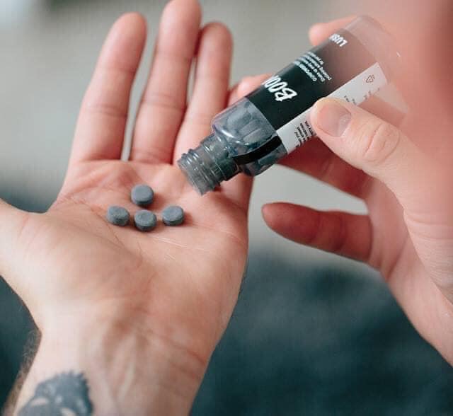 Viên đánh trắng răng Lush - Boom Toothy Tabs