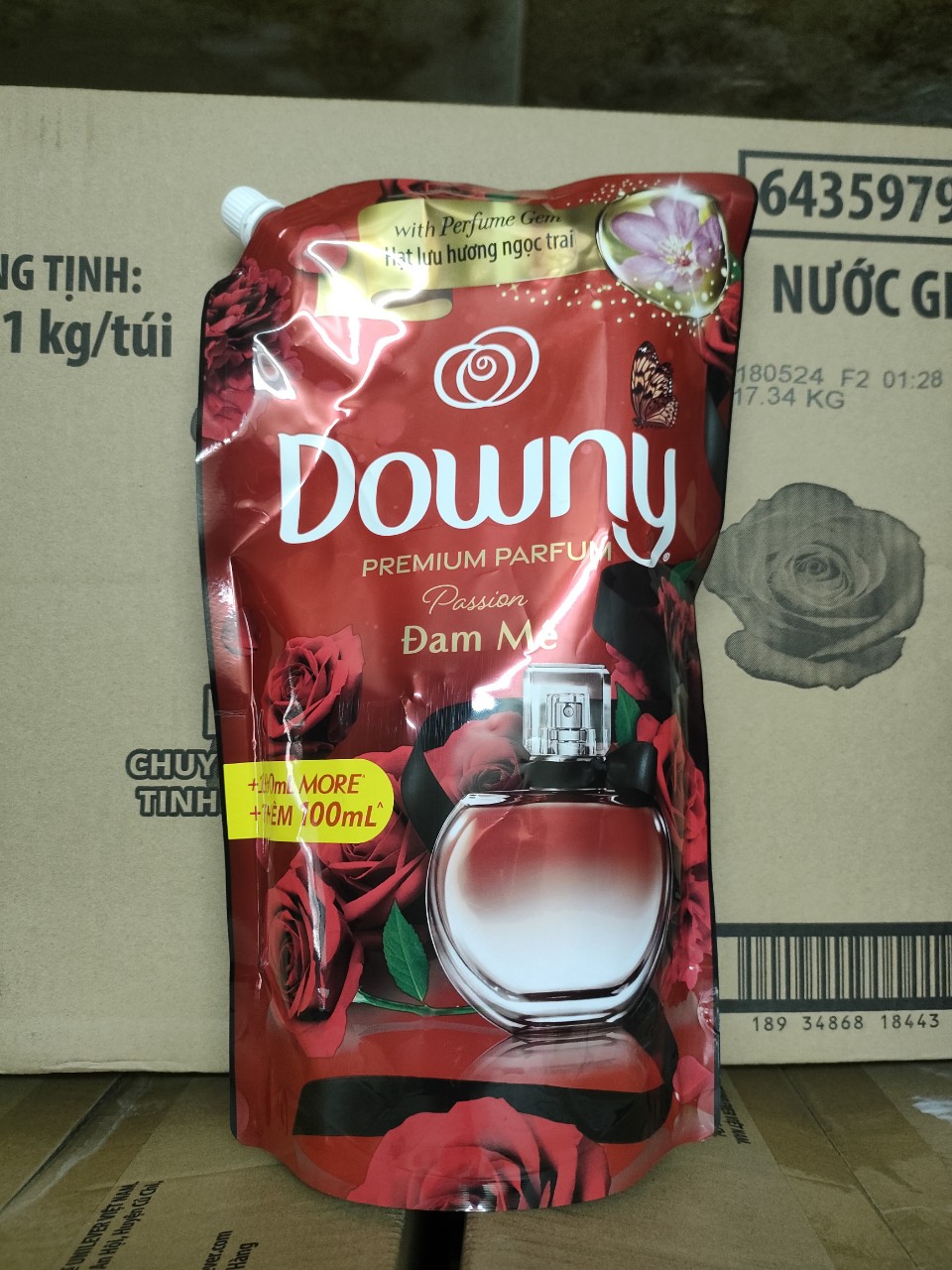 Nước Xả Vải DOWNY Hương Đam Mê Dạng Túi 1.35L (Đỏ)