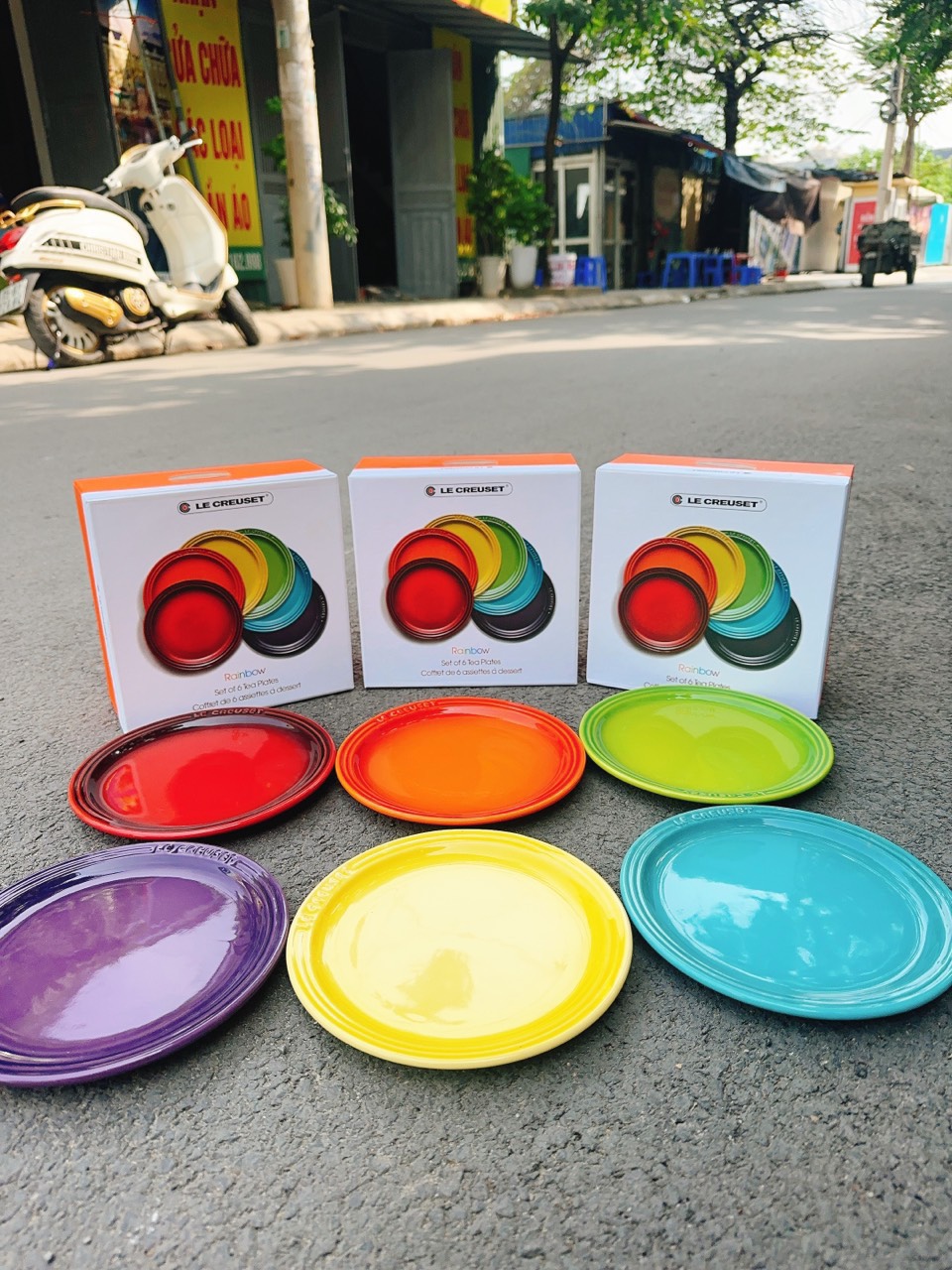 Set 6 đĩa 22cm Le Creuset (màu đỏ, cam, vàng, xanh lá, xanh dương, tím)