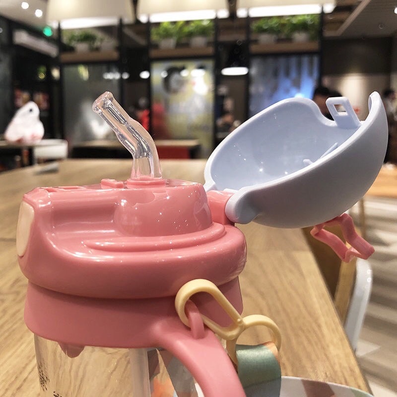 BÌNH NƯỚC CHO BÉ có dây đeo và vòi hút