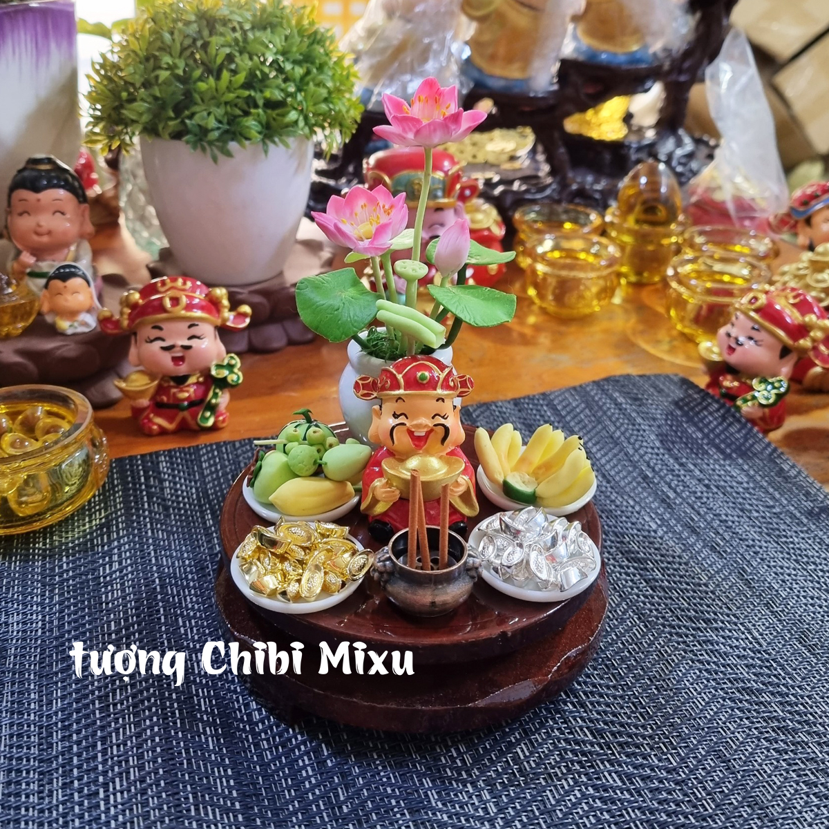 Combo thần tài 379k (gồm thần tài 4cm + sen hồng + ngũ quả + dĩa chuối + dĩa vàng + dĩa bạc + lư + đế 10) tặng 10 nhang