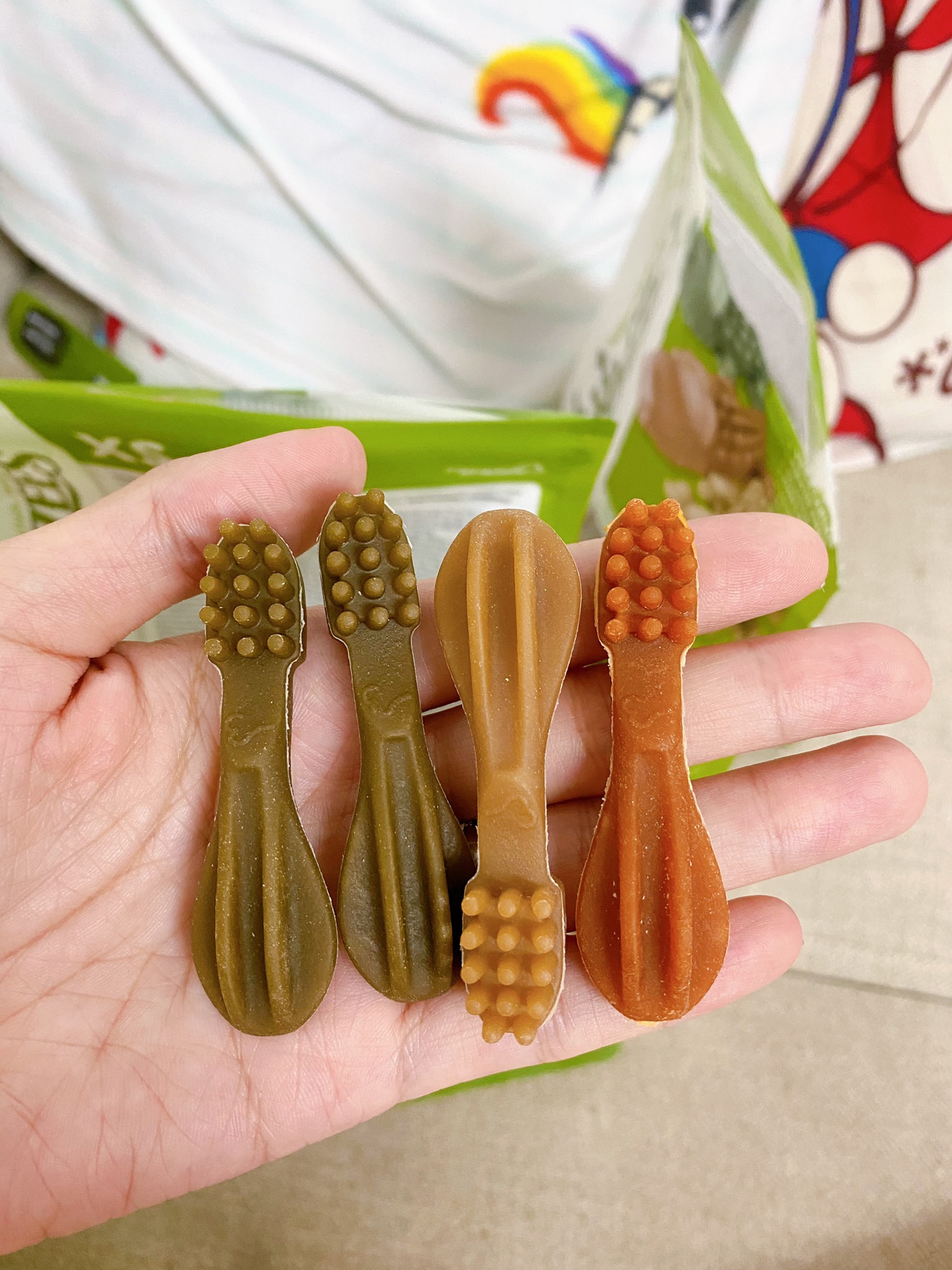 Bàn chải mài răng Whimzees (1 cái size XS) dành cho hamster, chó, sóc...