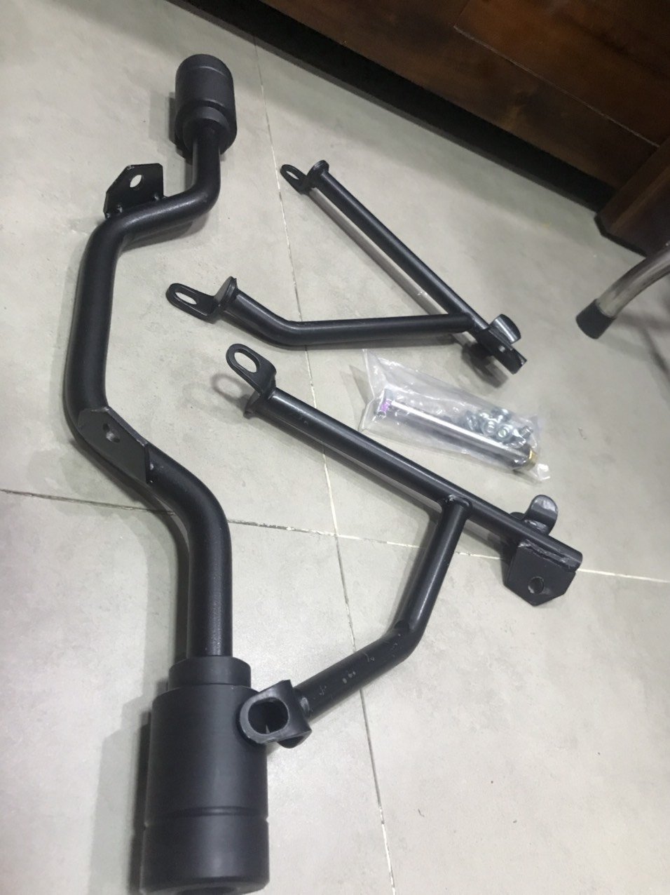 Bộ chống đổ sườn xe Winner X- kiểu V.