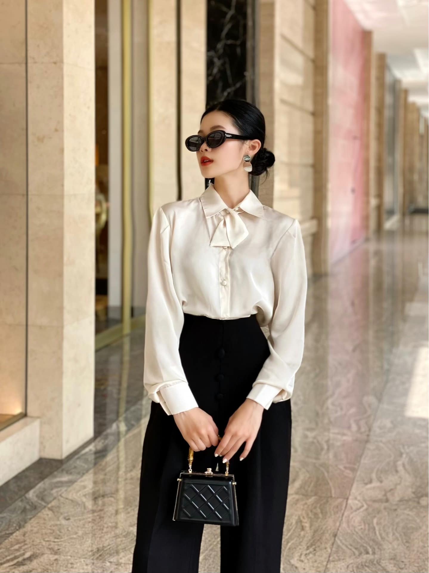 VELLE DESIGN áo sơ mi lụa Vera chất lụa hàn mượt mát không nhăn.