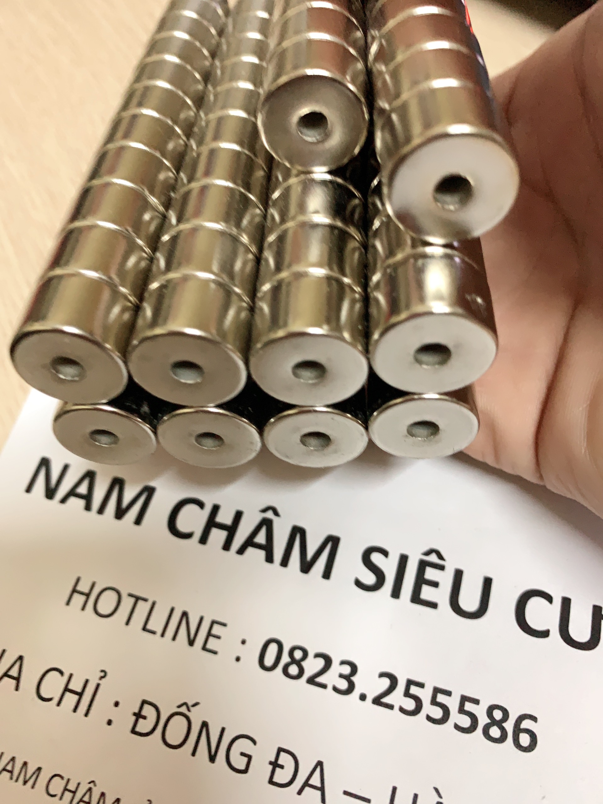 Nam châm viên trắng 15x10 lỗ thẳng 4mm