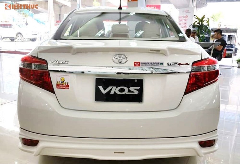 Ốp tay mở cốp xe Vios 2014-2017
