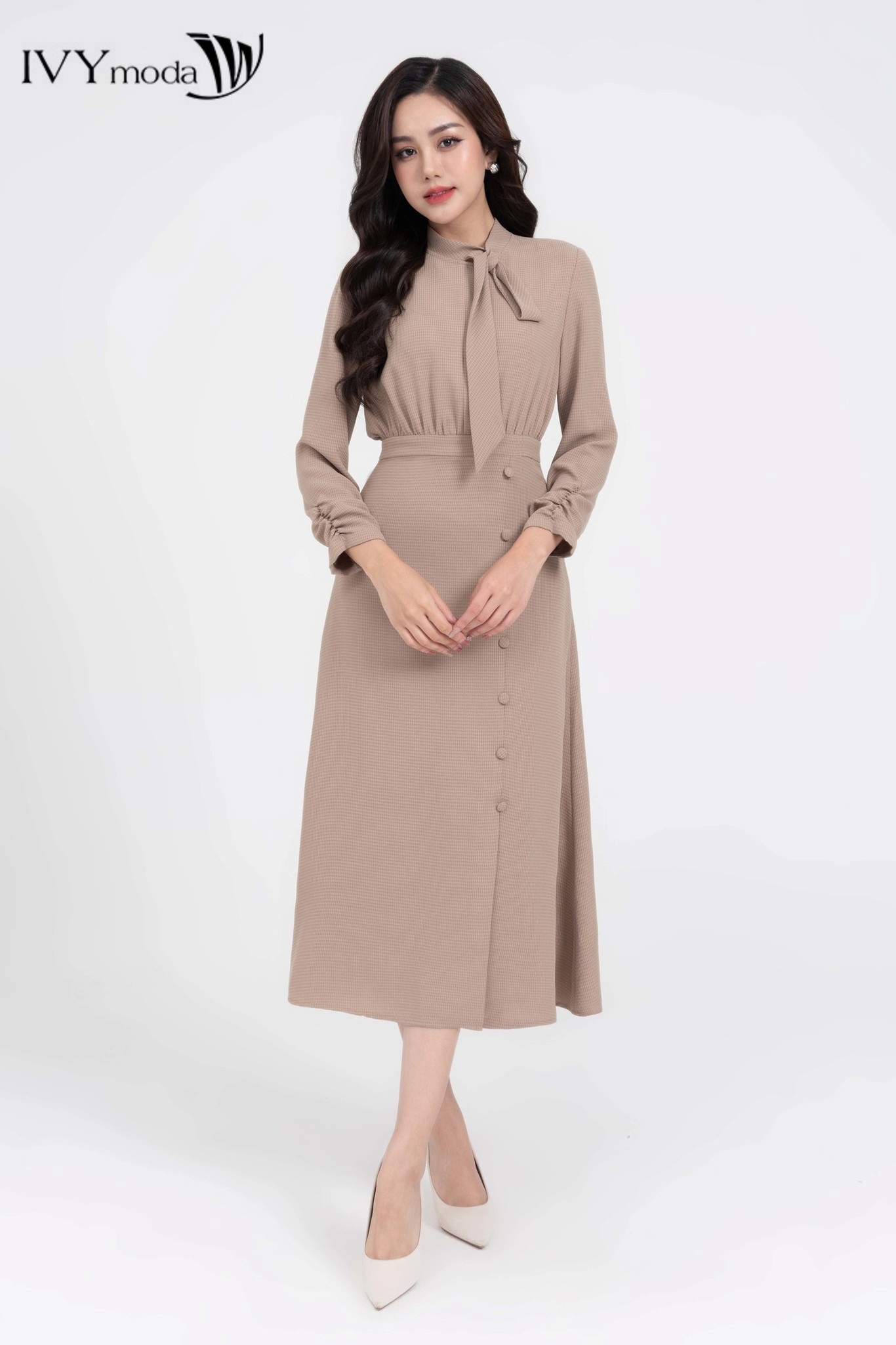 Đầm lụa maxi cổ nơ IVY moda MS 48M7957