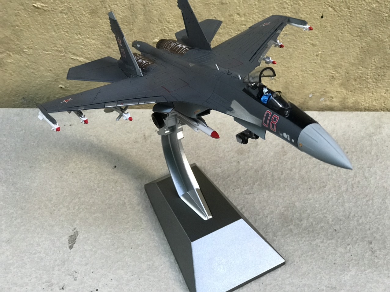 Su-35 Super Flanke Airplane Model 1:72